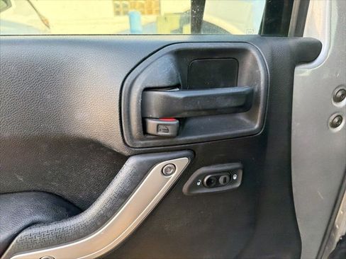 Used 2018 Jeep Wrangler Unlimited Sahara image 27