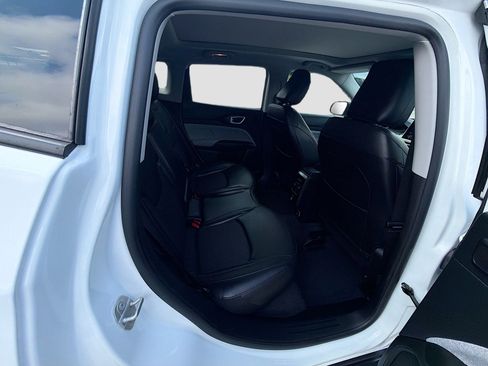 Used 2022 Jeep Compass Latitude w/ Sun and Sound Group FWD image 28