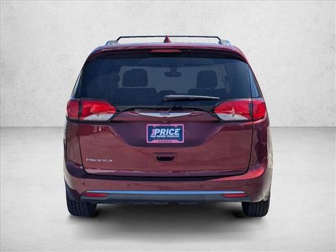 Used 2020 Chrysler Pacifica Touring-L FWD image 7