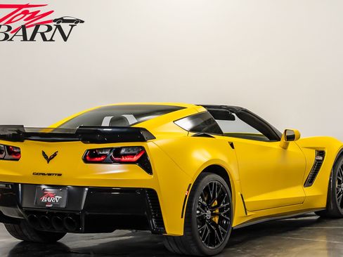 Used 2015 Chevrolet Corvette Z06 w/ 3LZ Preferred Equipment Group image 5