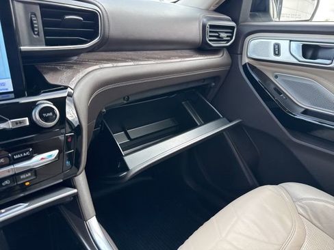 Used 2023 Ford Explorer Platinum w/ Technology Package image 26