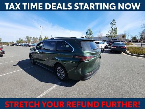 Used 2024 Toyota Sienna XLE w/ XLE Plus Package image 10
