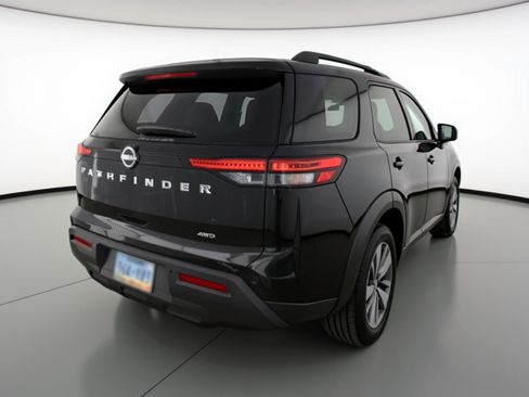 Used 2025 Nissan Pathfinder SV image 9