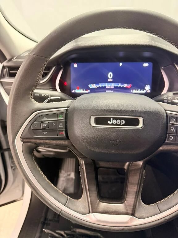 Used 2023 Jeep Grand Cherokee L Limited AWD/4WD image 28