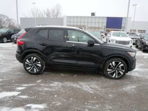 Used 2025 Volvo XC40 B5 Core image 8