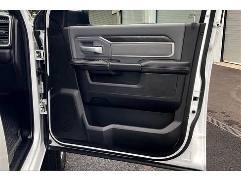 Used 2022 RAM 2500 Big Horn w/ Cold Weather Group image 24