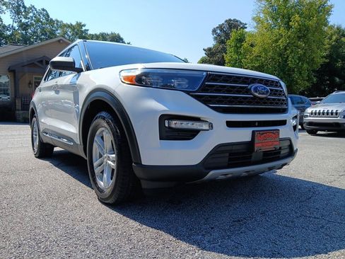 Used 2022 Ford Explorer XLT w/ Equipment Group 202A RWD image 4