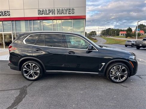 Used 2024 BMW X5 sDrive40i w/ Executive Package image 2