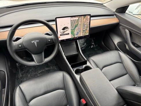 Used 2020 Tesla Model 3 Standard Range image 6