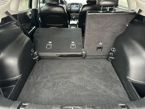 Used 2020 Jeep Compass Latitude w/ Cold Weather Group AWD/4WD image 16