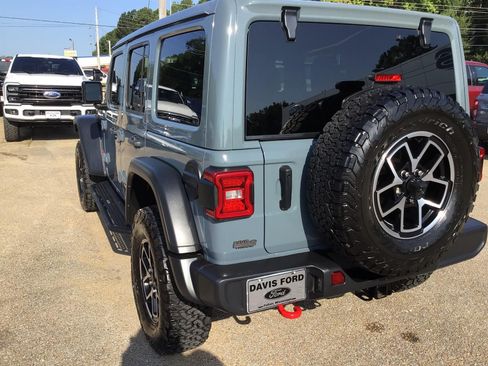 Used 2024 Jeep Wrangler Unlimited Rubicon AWD/4WD image 11