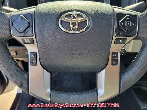 Certified 2018 Toyota Tacoma SR5 image 18