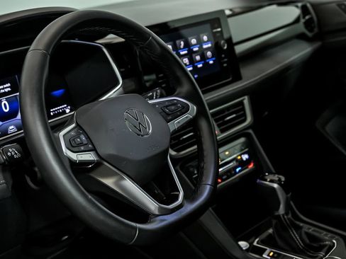 Used 2025 Volkswagen Taos SE image 16