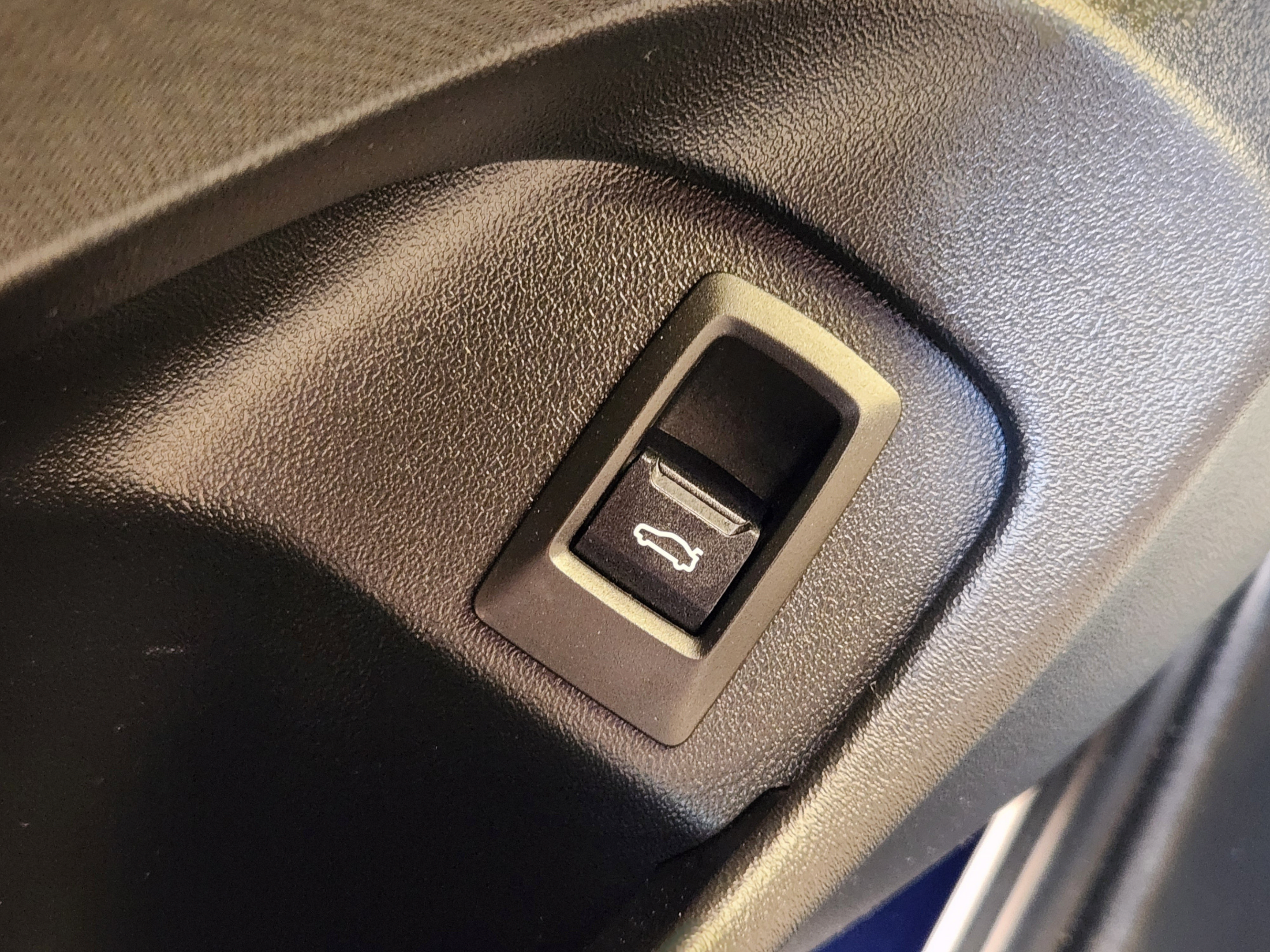 Used 2024 BMW 530i w/ Convenience Package RWD image 19