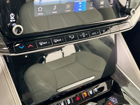 Used 2022 Jeep Wagoneer Series III w/ Flexible Seating Group image 16