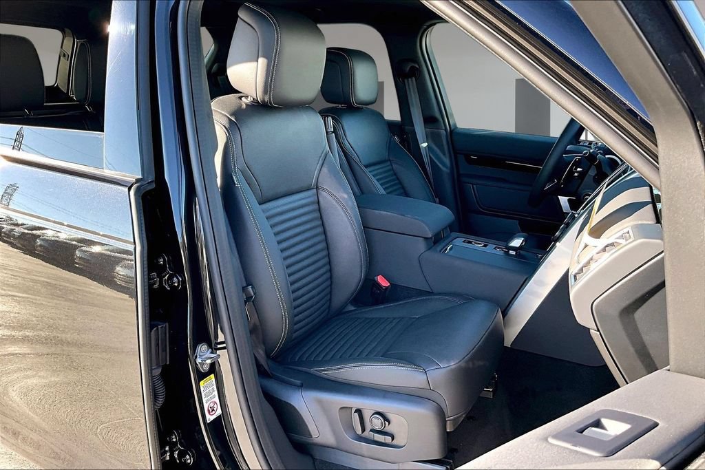 New 2026 Land Rover Discovery S AWD/4WD image 10