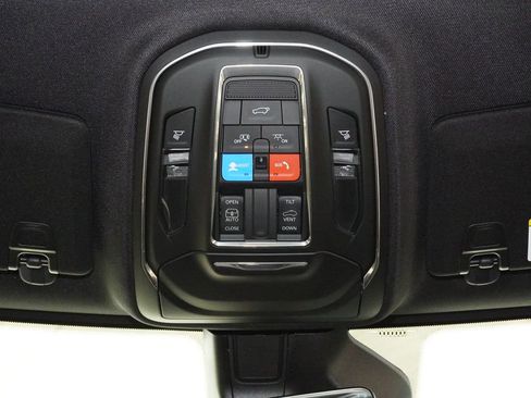 Used 2025 Jeep Grand Cherokee L Altitude AWD/4WD image 19