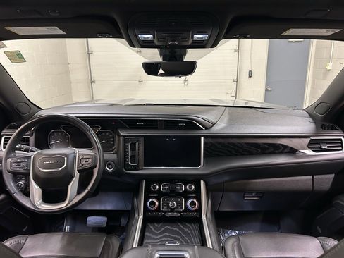 Used 2021 GMC Yukon Denali w/ Denali Premium Package image 17
