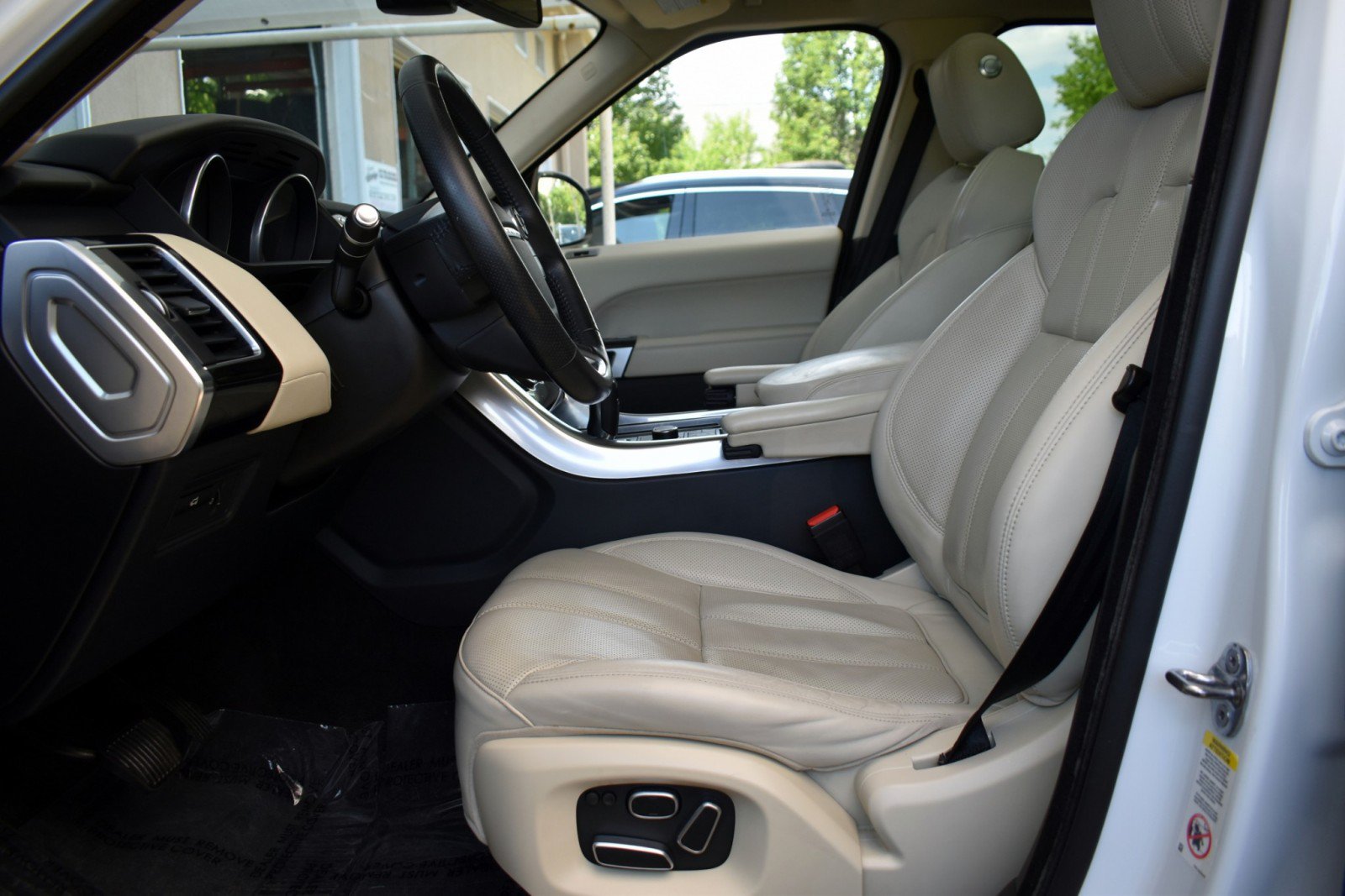 Used 2015 Land Rover Range Rover Sport HSE AWD/4WD image 28