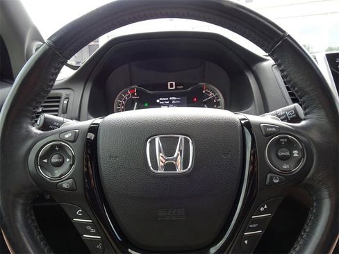 Used 2018 Honda Pilot Touring image 21