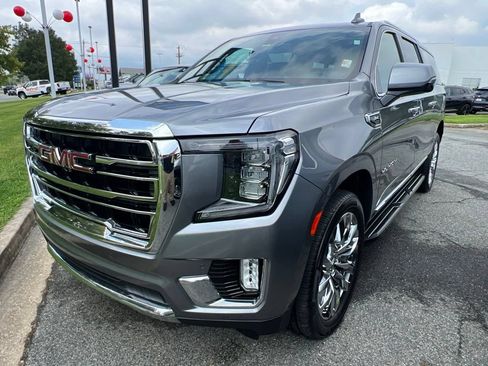 Used 2022 GMC Yukon XL SLT w/ SLT Luxury Package AWD/4WD image 3