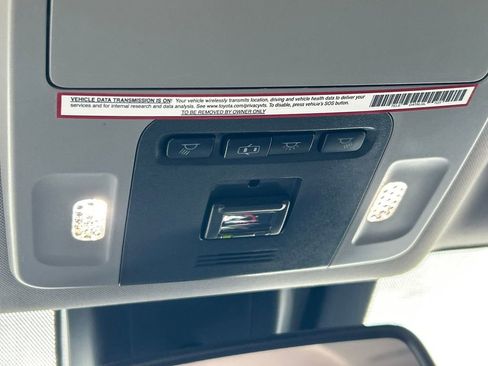 Used 2020 Toyota Camry XLE image 17