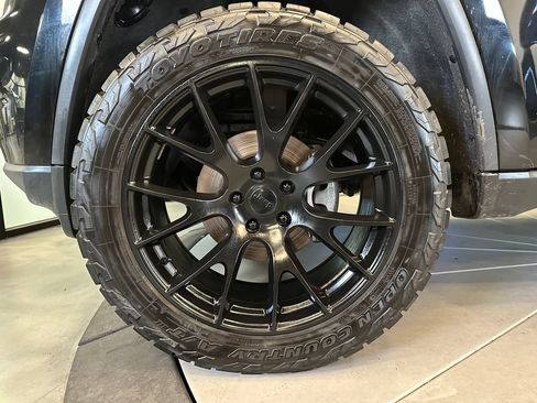 Used 2017 Jeep Grand Cherokee Limited AWD/4WD image 27