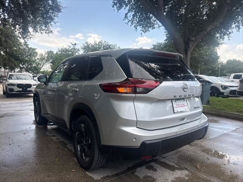 Used 2024 Nissan Rogue SV AWD/4WD image 9