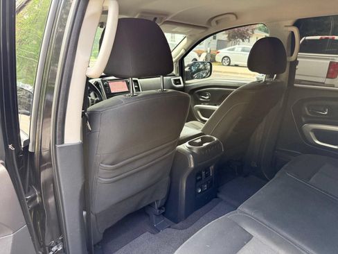 Used 2019 Nissan Titan SV w/ SV Convenience Package RWD image 30