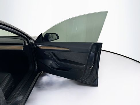 Used 2023 Tesla Model 3 Standard Range image 31