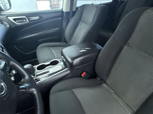 Used 2020 Nissan Pathfinder S image 31