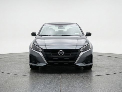 Used 2025 Nissan Altima 2.5 SV image 2