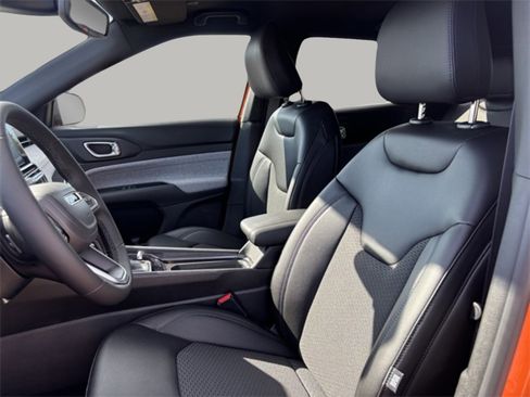 New 2026 Jeep Compass Latitude image 10