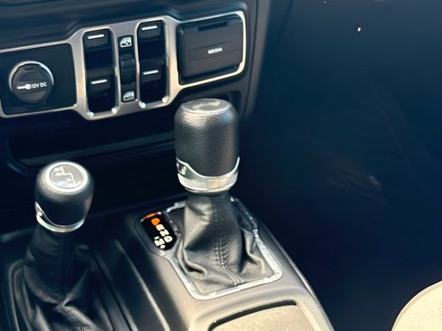 Used 2023 Jeep Wrangler Unlimited Sport AWD/4WD image 18