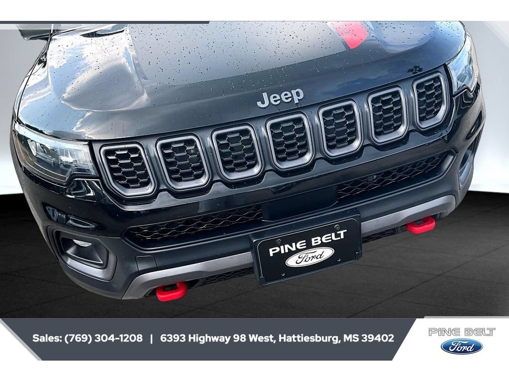 Used 2024 Jeep Compass Trailhawk AWD/4WD image 12