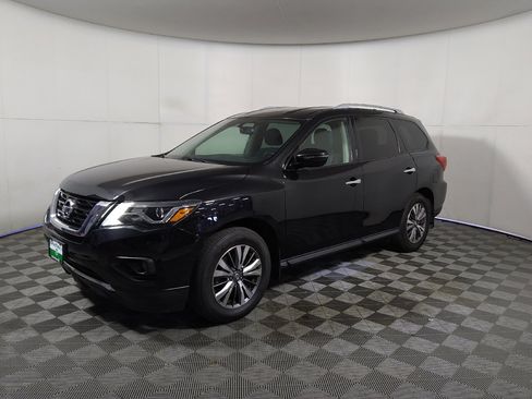Used 2020 Nissan Pathfinder SV AWD/4WD image 2