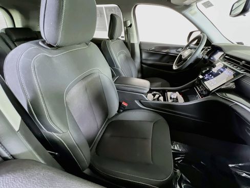 Used 2023 Jeep Grand Cherokee Laredo w/ Luxury Tech Group I AWD/4WD image 27