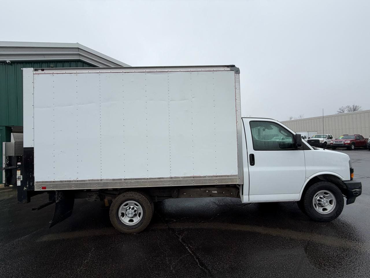 Used 2020 Chevrolet Express 3500 RWD image 2