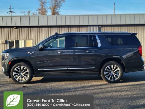 Used 2021 GMC Yukon XL Denali w/ Denali Premium Package AWD/4WD image 9