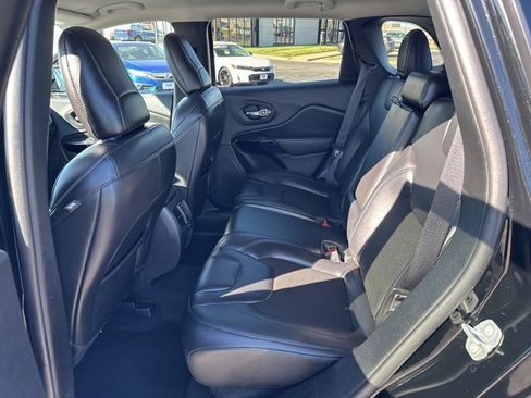 Used 2020 Jeep Cherokee Latitude Plus image 29