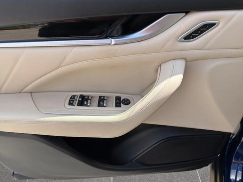Used 2019 Maserati Levante AWD/4WD image 27