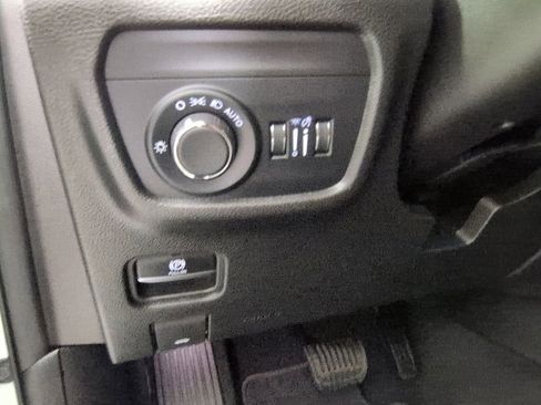 Certified 2025 Jeep Grand Cherokee Altitude AWD/4WD image 25