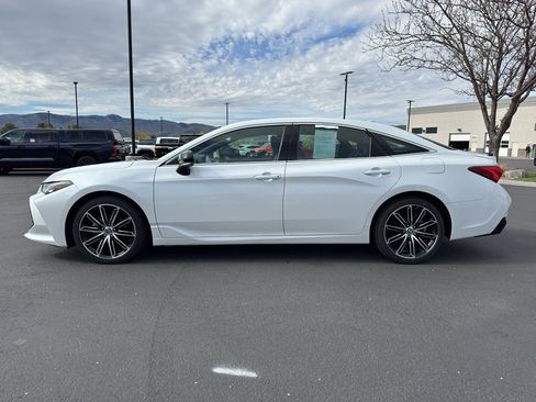 Used 2019 Toyota Avalon Touring w/ Advanced Safety Package FWD image 4