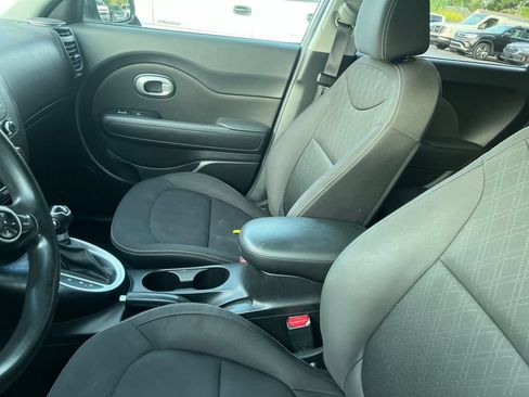 Used 2019 Kia Soul FWD image 10