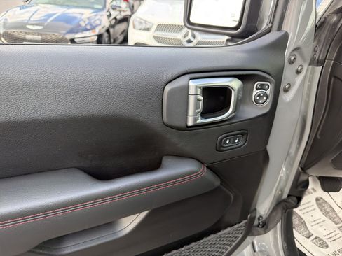 Used 2022 Jeep Gladiator Rubicon w/ LED Lighting Group AWD/4WD image 16