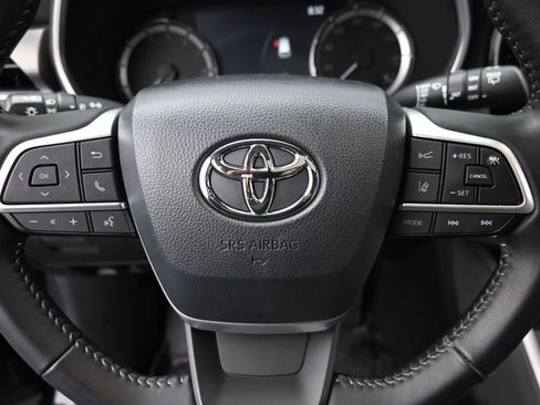 Used 2023 Toyota Highlander L image 19