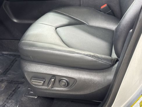 Used 2025 Toyota Grand Highlander AWD image 18