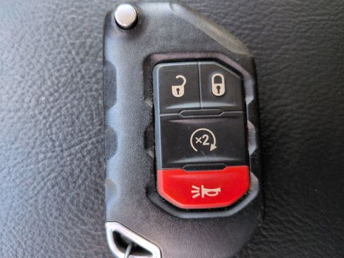 Used 2018 Jeep Wrangler Unlimited Sport S AWD/4WD image 29