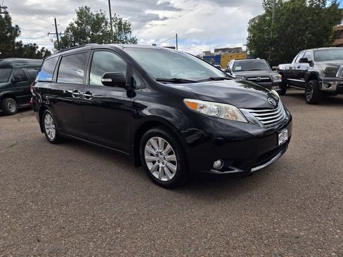 Used 2013 Toyota Sienna Limited w/ Premium Pkg AWD/4WD image 2