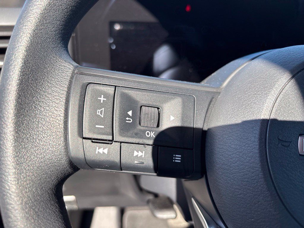 Used 2026 Nissan Kicks SV FWD image 18